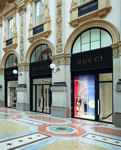 gucci collezione scuola|negozio gucci milano.